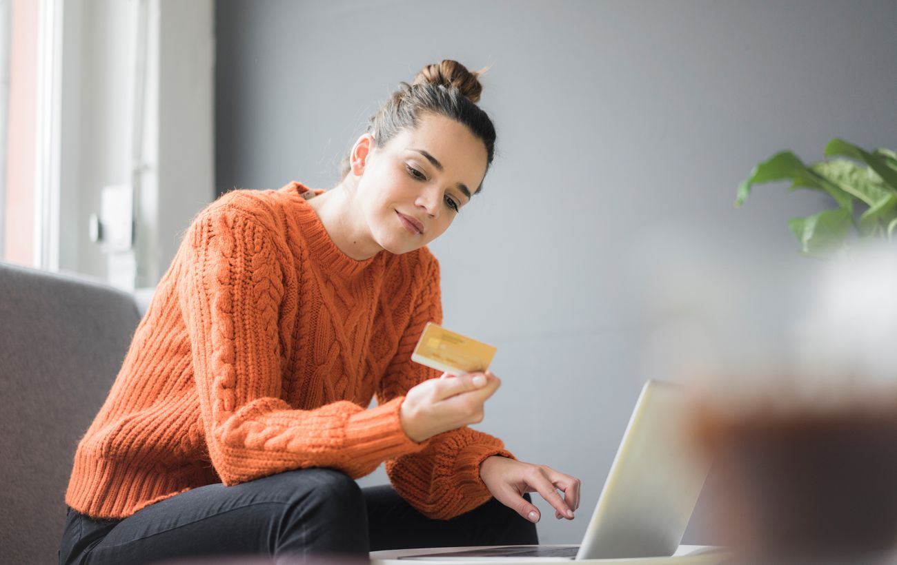 A Credit Card Might Increase Spending: Expert Explains How Not to Fall into a Financial Trap