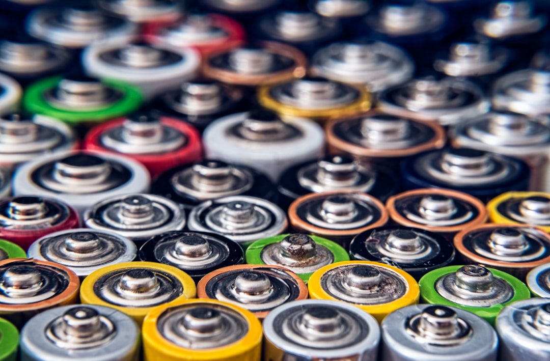 Не повторюйте цю помилку: зарядка звичайної батарейки може закінчитися пожежею