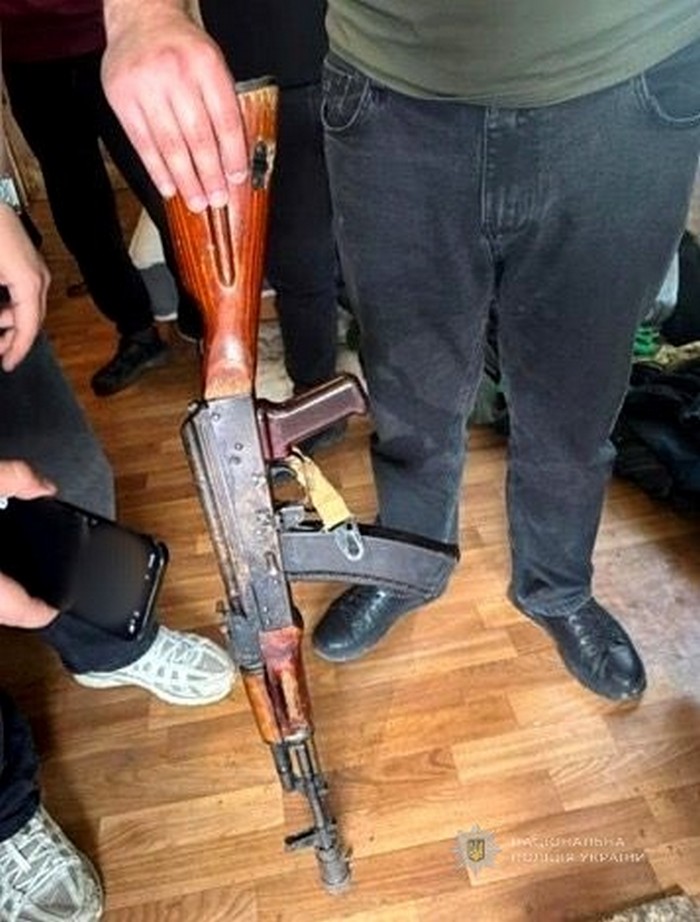 СЗЧшник з Одещини вивіз з фронту зброю та зберігав вдома наркотики