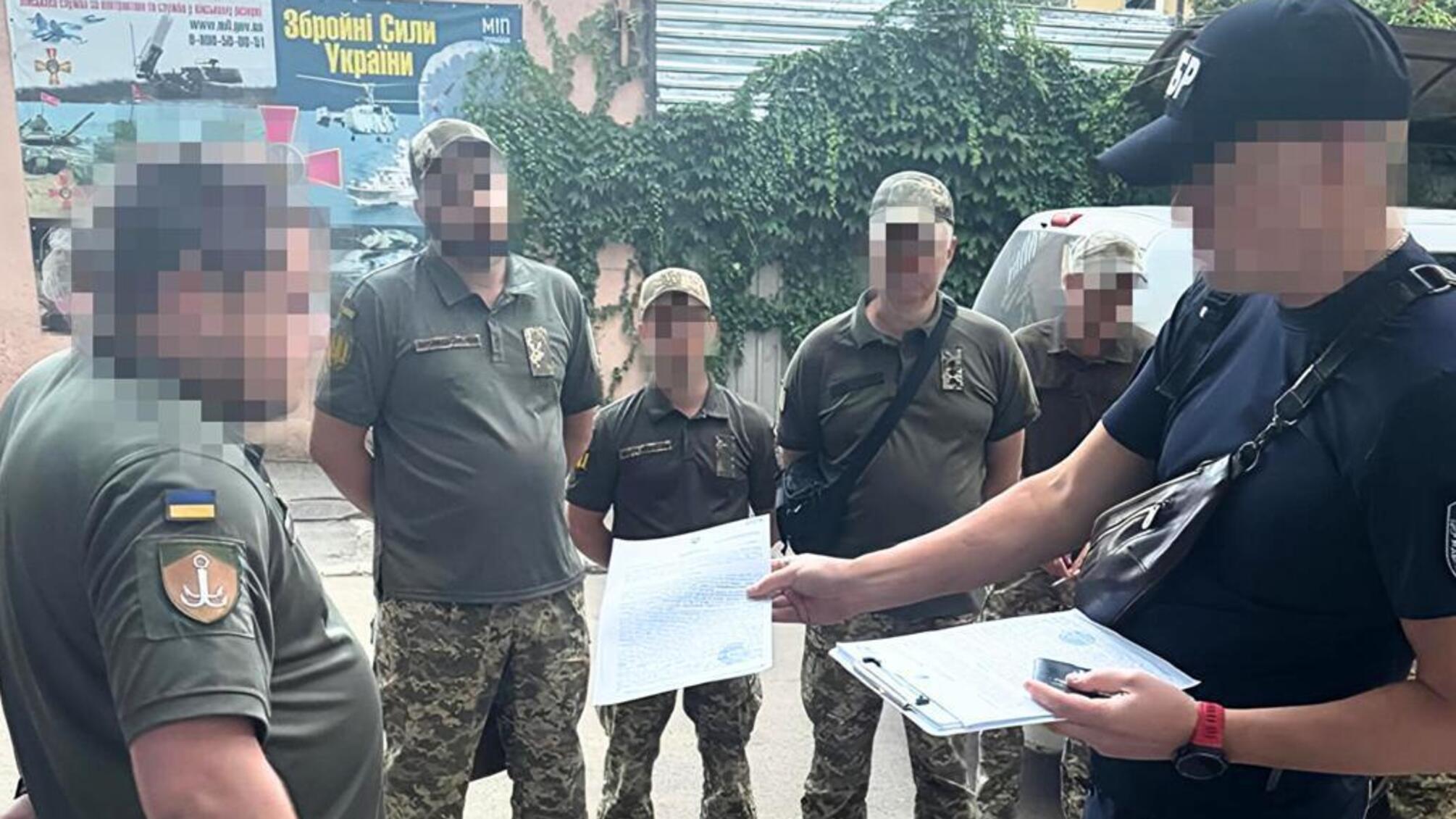 Били, душили та збили авто: десятьом військовослужбовцям ТЦК в Одесі оголосили підозри