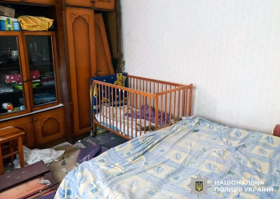 У Херсоні боєприпас від російського дрона залетів у дитяче ліжечко: дворічний хлопчик дивом уцілів – Центр журналістських розслідувань