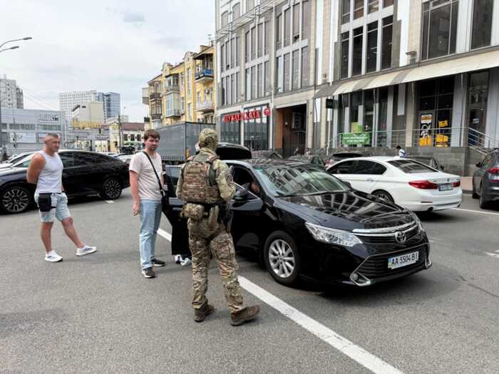 Near the State Agency of Highways of Ukraine, the State Bureau of Investigation (SBI) and the National Police are conducting investigative actions