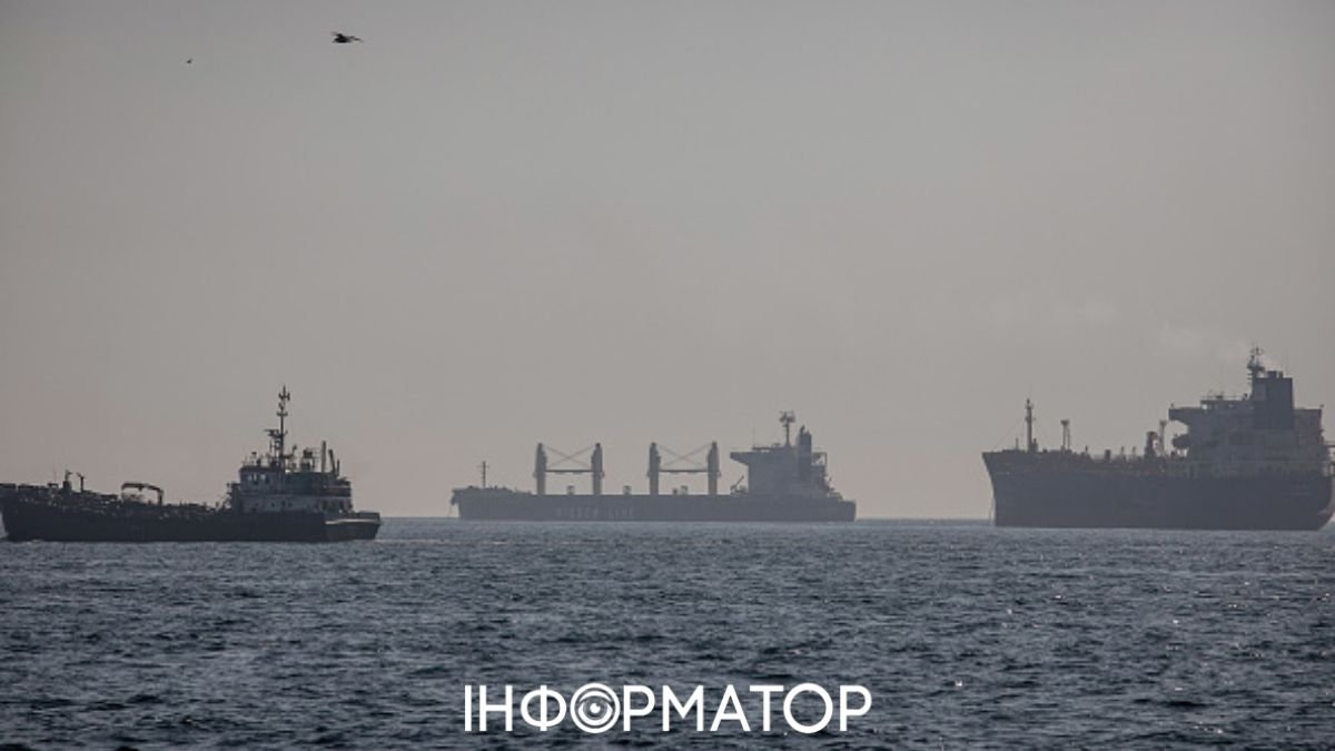 Біля російських портів у Чорному морі атаковано пʼять зерновозів - Bloomberg