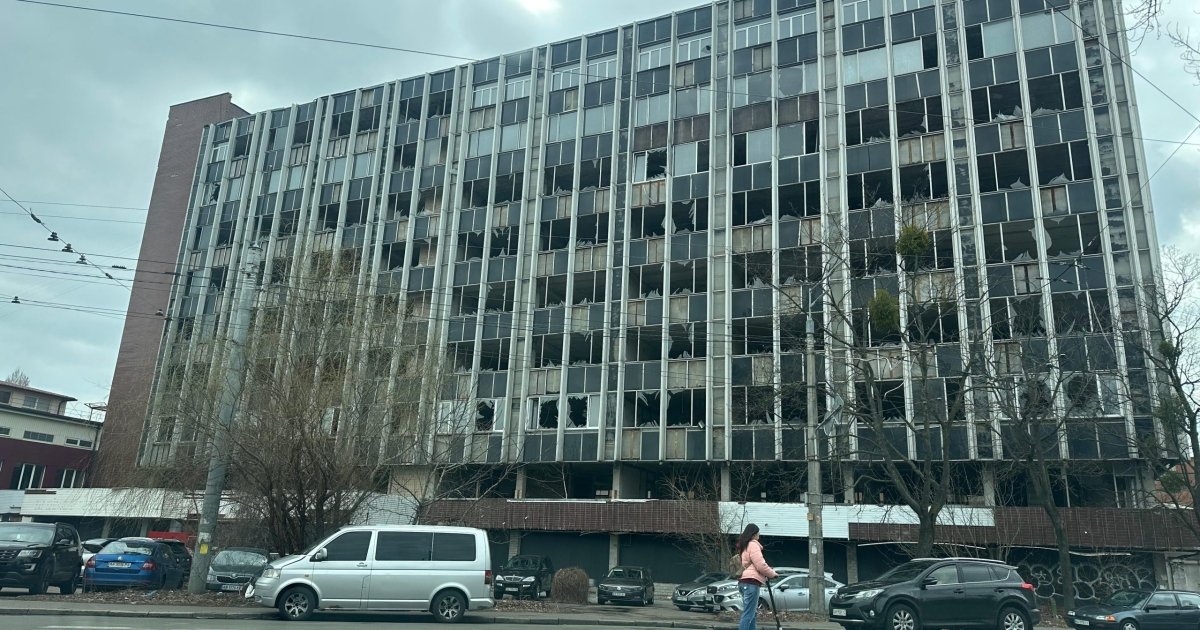 Потенціал під бізнес-центр: у Києві виставили на продаж велику нежитлову будівлю