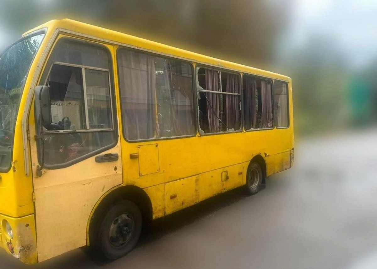 Російський дрон атакував маршрутку в Херсоні: загинули четверо людей
