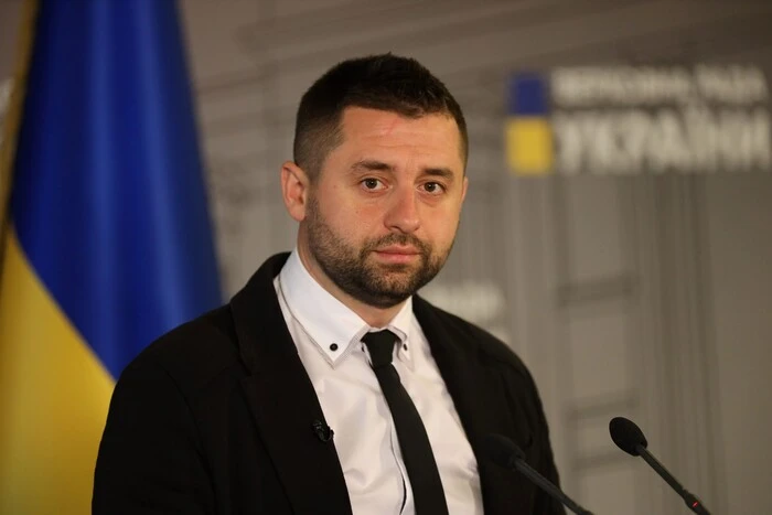 Голова фракції Слуга народу зробив заяву перед голосуванням за Хмару і Сибігу – Підозра