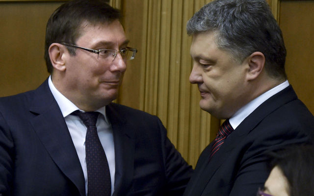 Кумівство в українській політиці: хто кому брат і сват