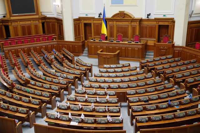 Справа Черновецького жива: Раду від Києва штурмують вихованці «Космоса» та забудовники