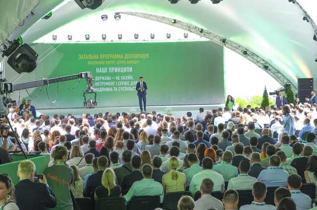 Хто з депутатів від «Слуги Народу» пропустили третину і більше голосувань Ради у вересні