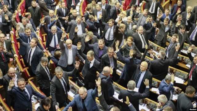 54 нардепів, які голосували за «диктаторські» закони, в 2019-му році рвуться в раду