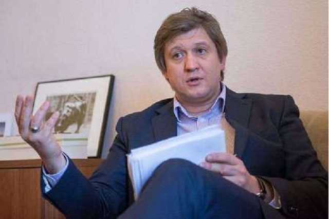 ГПУ «копає» під міністра фінансів – силовики вивчають закордонні вояжі Данилюка за 8 років