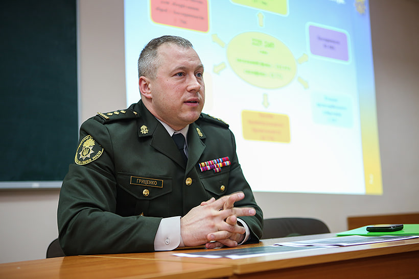Співмешканка ексголовного логіста Нацгвардії таємно придбала квартиру у Болгарії