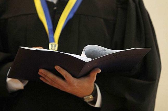 На Одещині суддя вже 2 роки розглядає дрібну справу про хабарництво