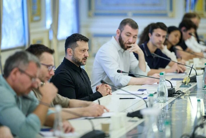 Зеленський у тупику? Головні тези закритої зустрічі президента із журналістами